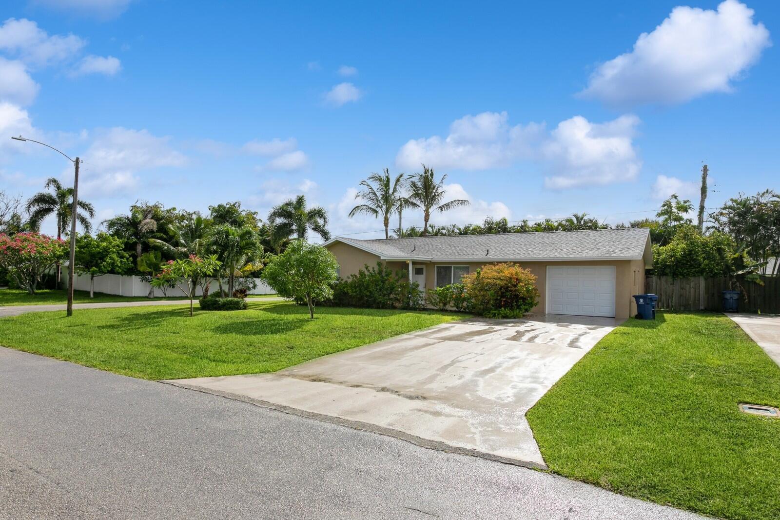 1615 Venus Avenue, Jupiter FL 33469 photo 2