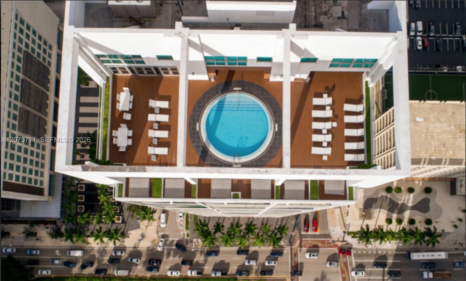 Miami, FL 33131 photo 2