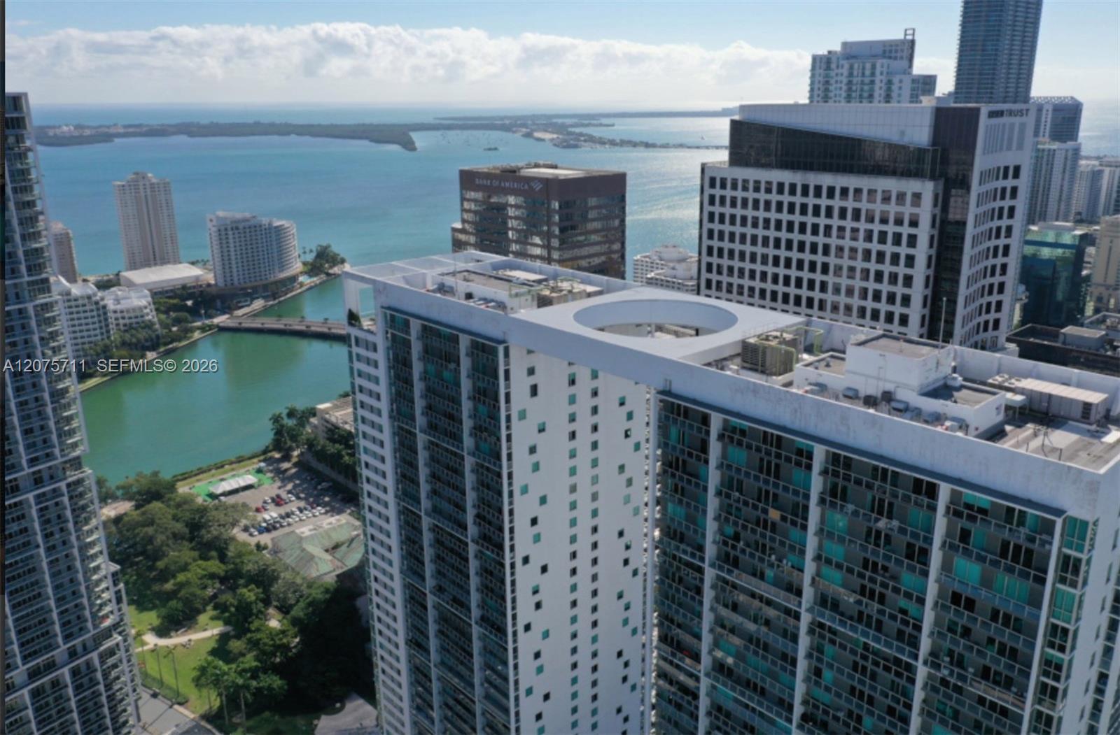 Miami, FL 33131 photo 4