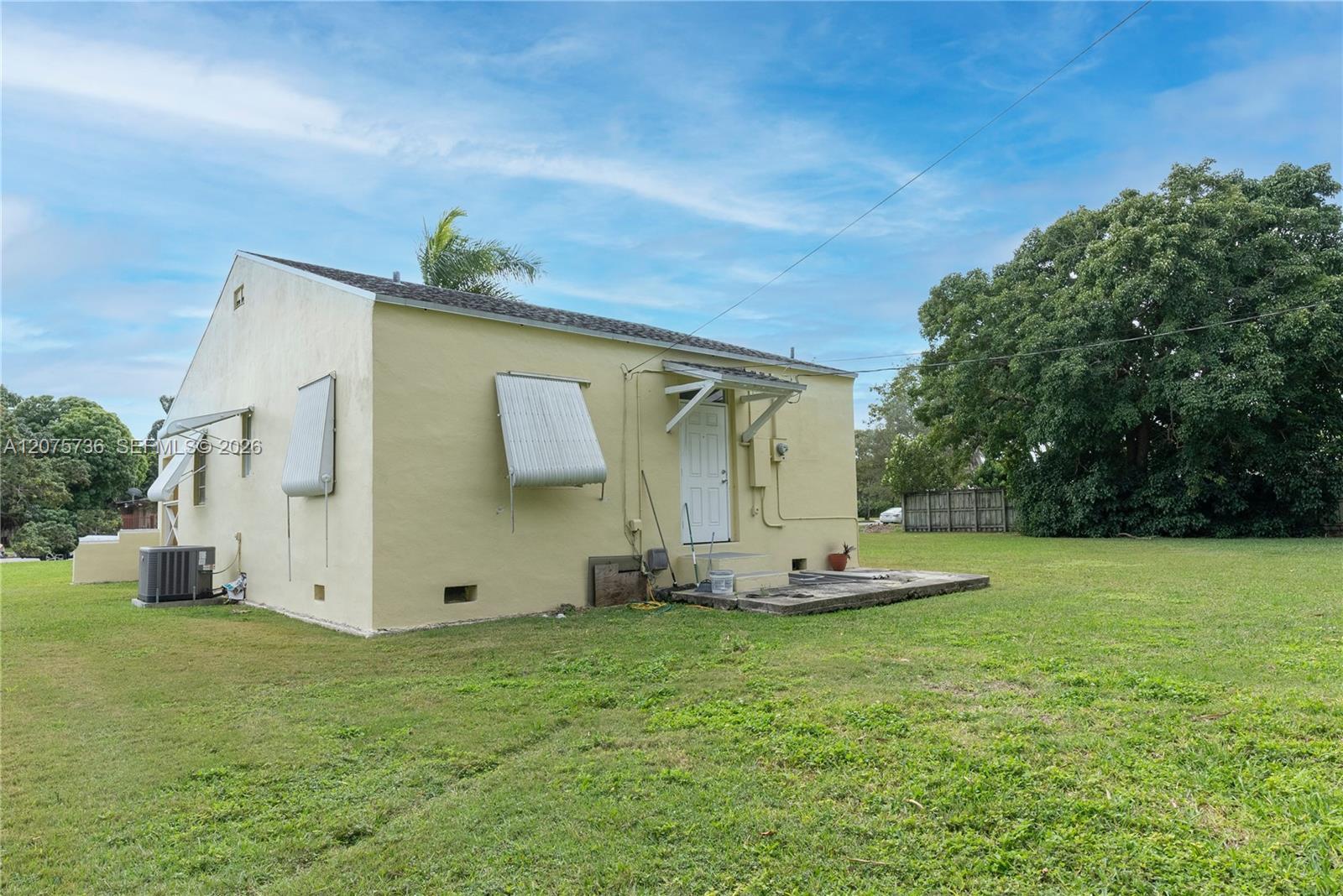 27 NW 21st St, Homestead FL 33030 photo 2