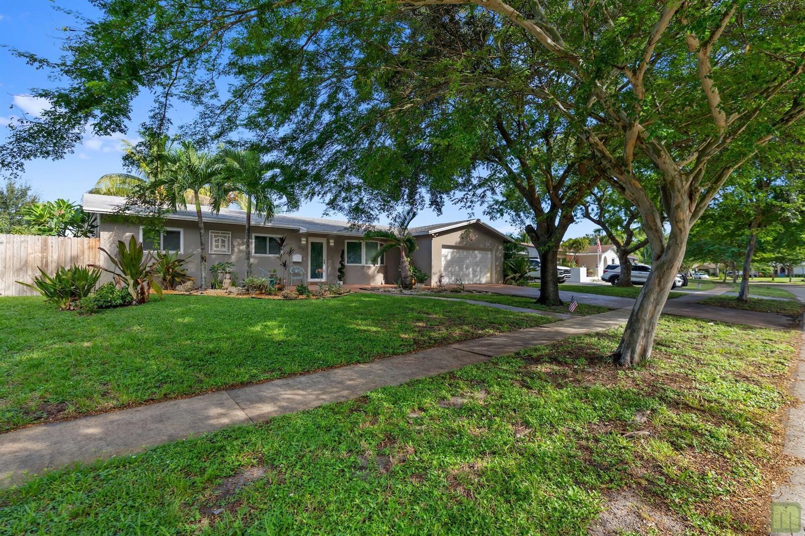 291 Lake Drive, Coconut Creek FL 33066 photo 2