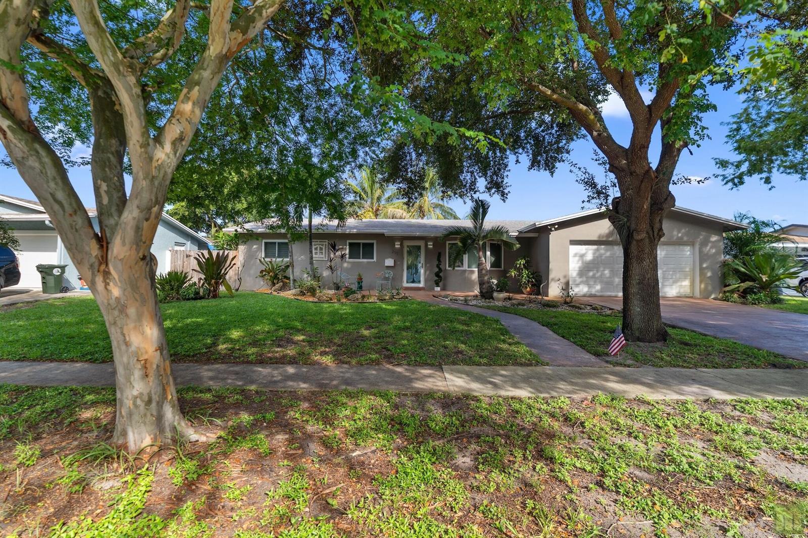 291 Lake Drive, Coconut Creek FL 33066 photo 4