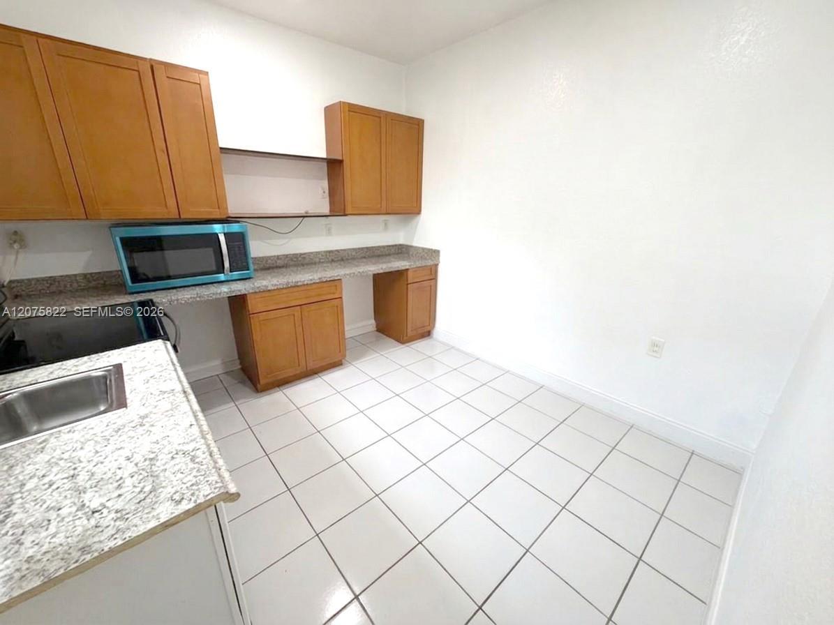 601 NE 180th St # B, Miami FL 33162 photo 2