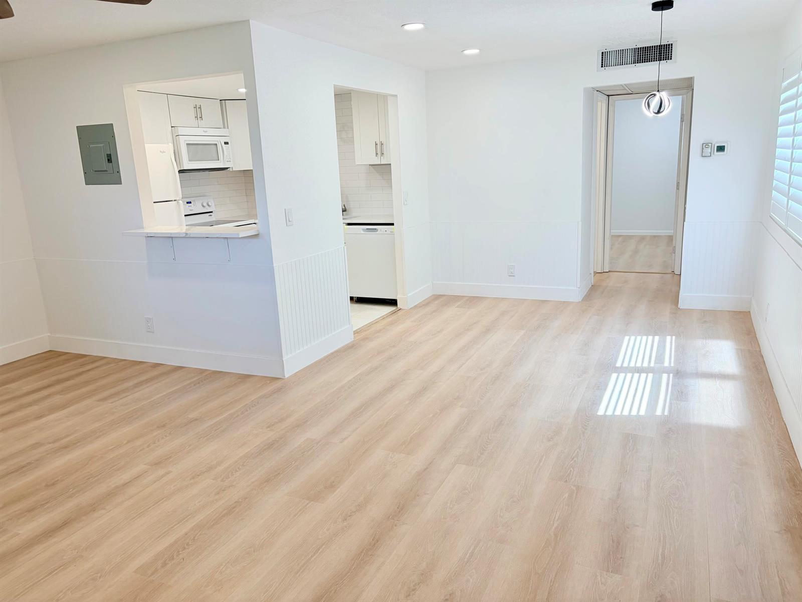 251 Flanders F, Delray Beach FL 33484 photo 3