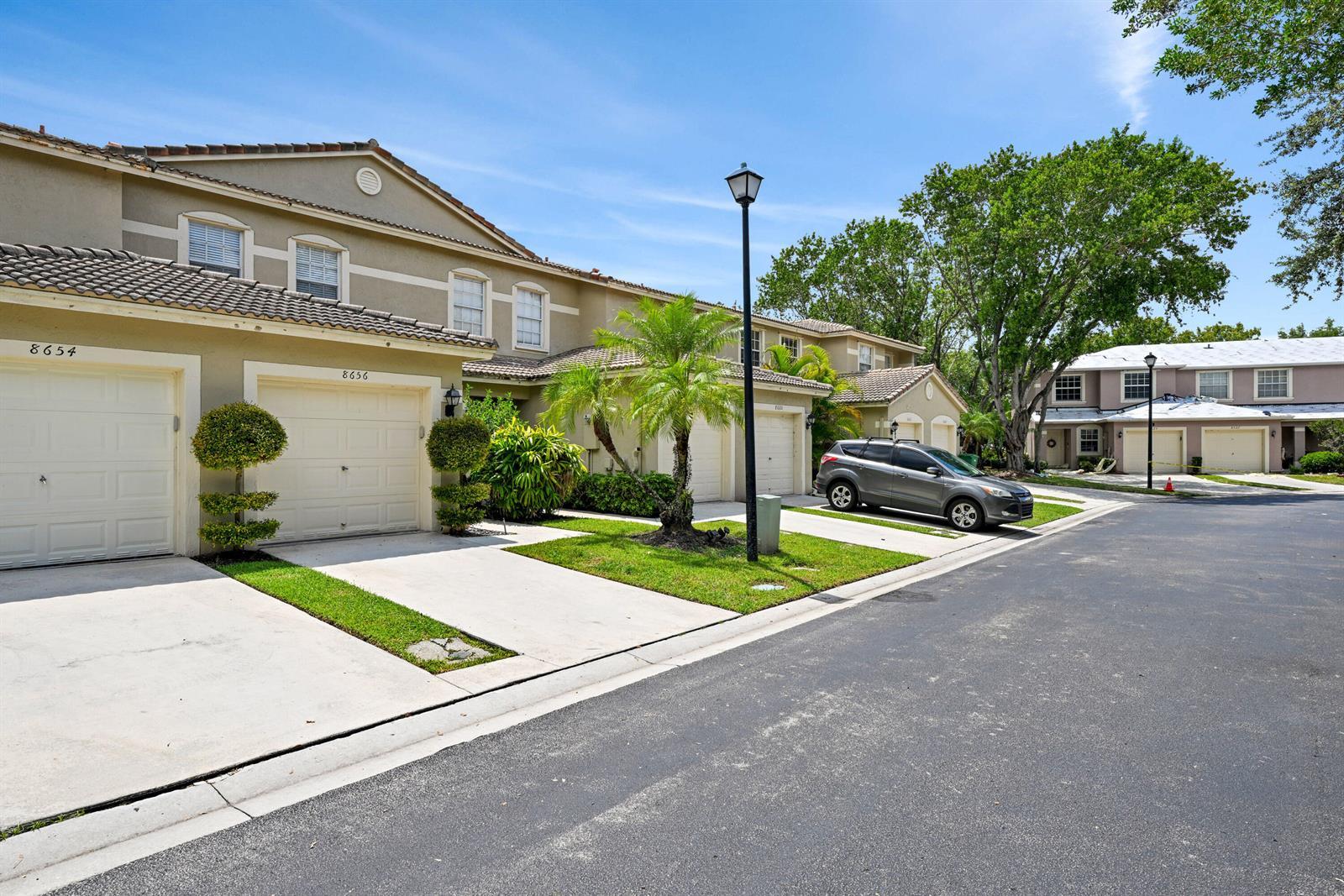 8658 S SOUTHGATE SHORES Circle, Tamarac FL 33321