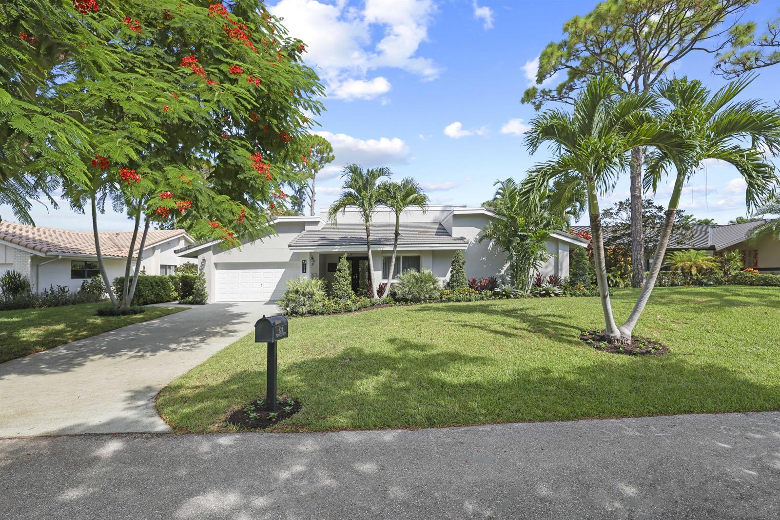 824 Foxpointe Circle, Delray Beach FL 33445 photo 2