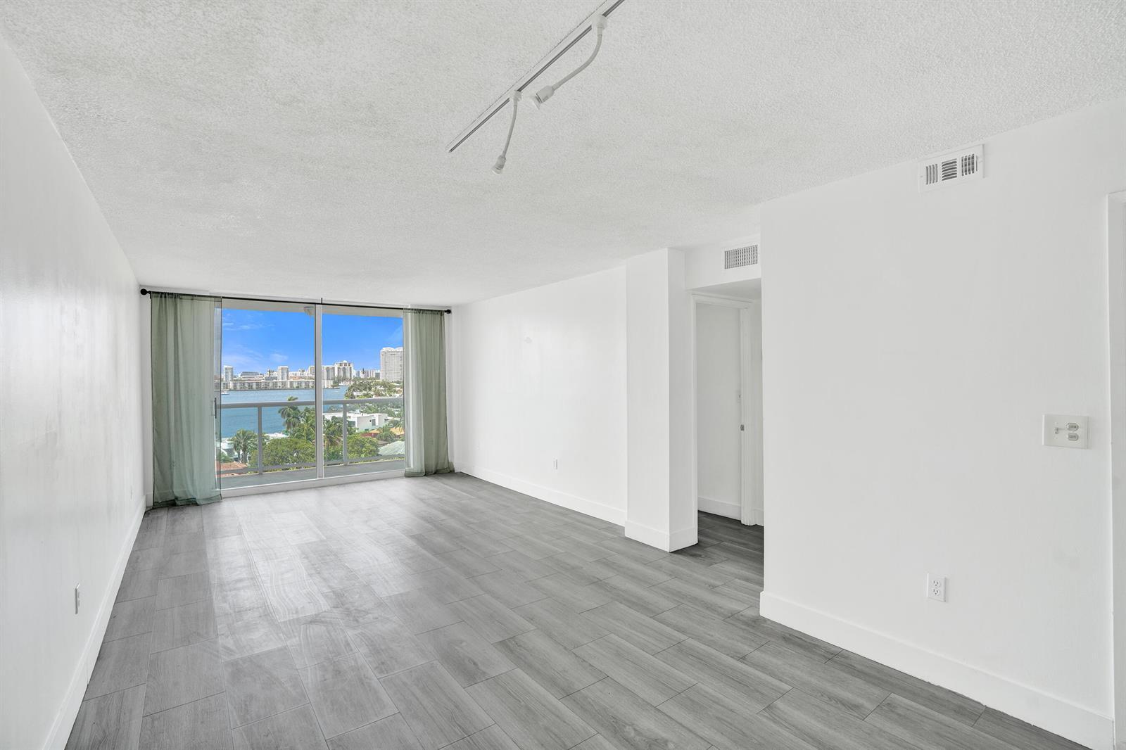 2841 NE 163rd Street # 1111, North Miami Beach FL 33160 photo 4