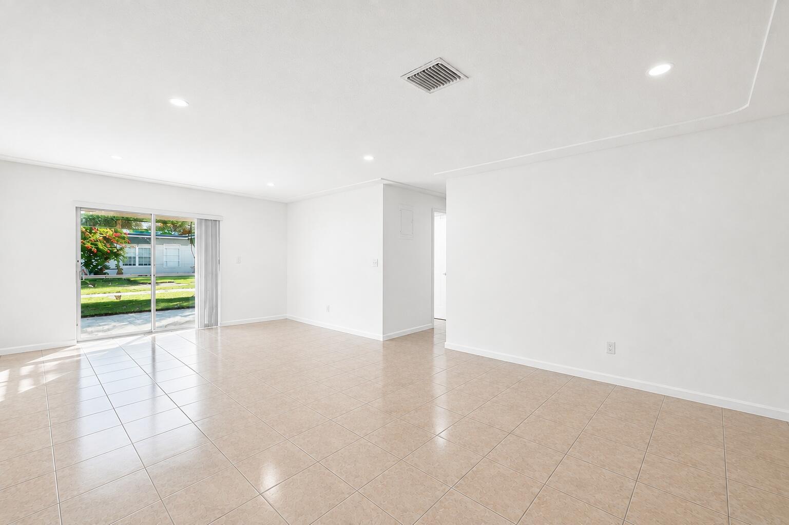 330 W 22ND Court, Riviera Beach FL 33404 photo 2
