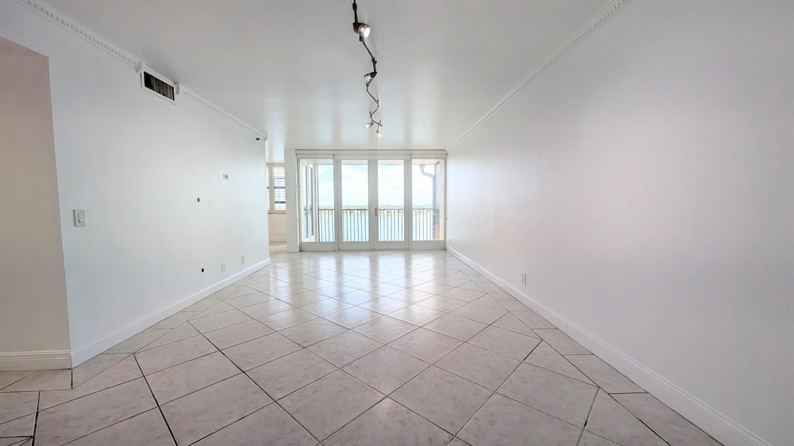 105 Lake Emerald Drive # 810, Oakland Park FL 33309 photo 3