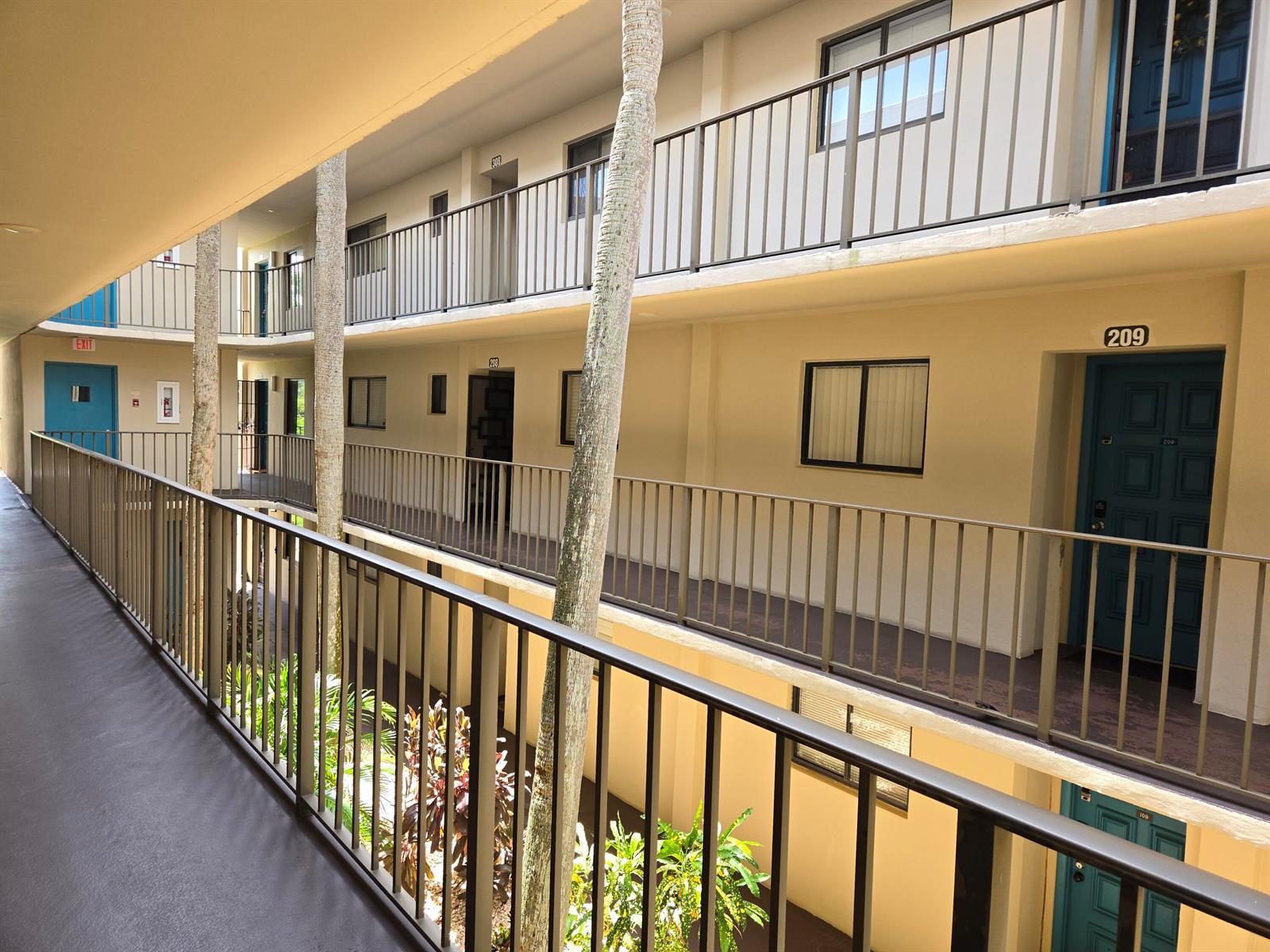 5190 LAS VERDES Circle # 209, Delray Beach FL 33484