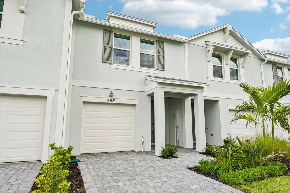 658 Salisbury Circle, Fort Pierce FL 34982 photo 2