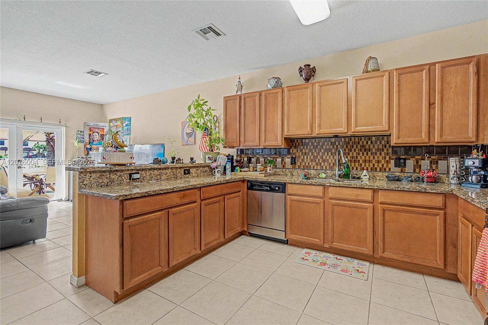527 SE 31st Ave, Homestead FL 33033 photo 5
