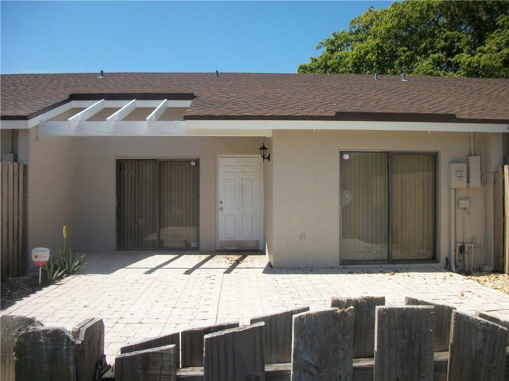 4953 E LAKES Drive, Deerfield Beach FL 33064