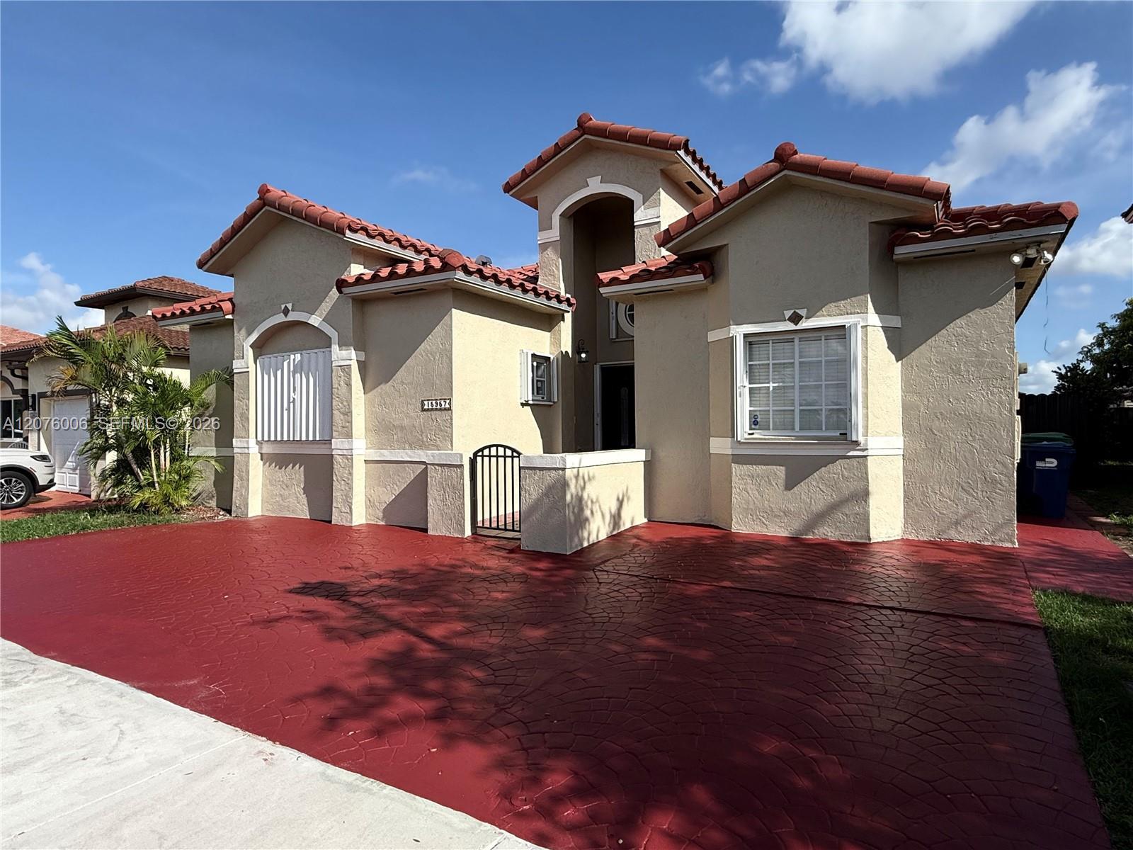 15957 SW 54th Ter, Miami FL 33185 photo 2
