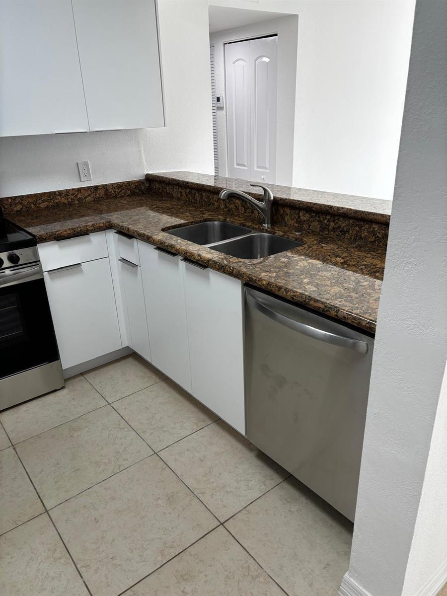 1515 LAKE CRYSTAL Drive # B, West Palm Beach FL 33411 photo 4