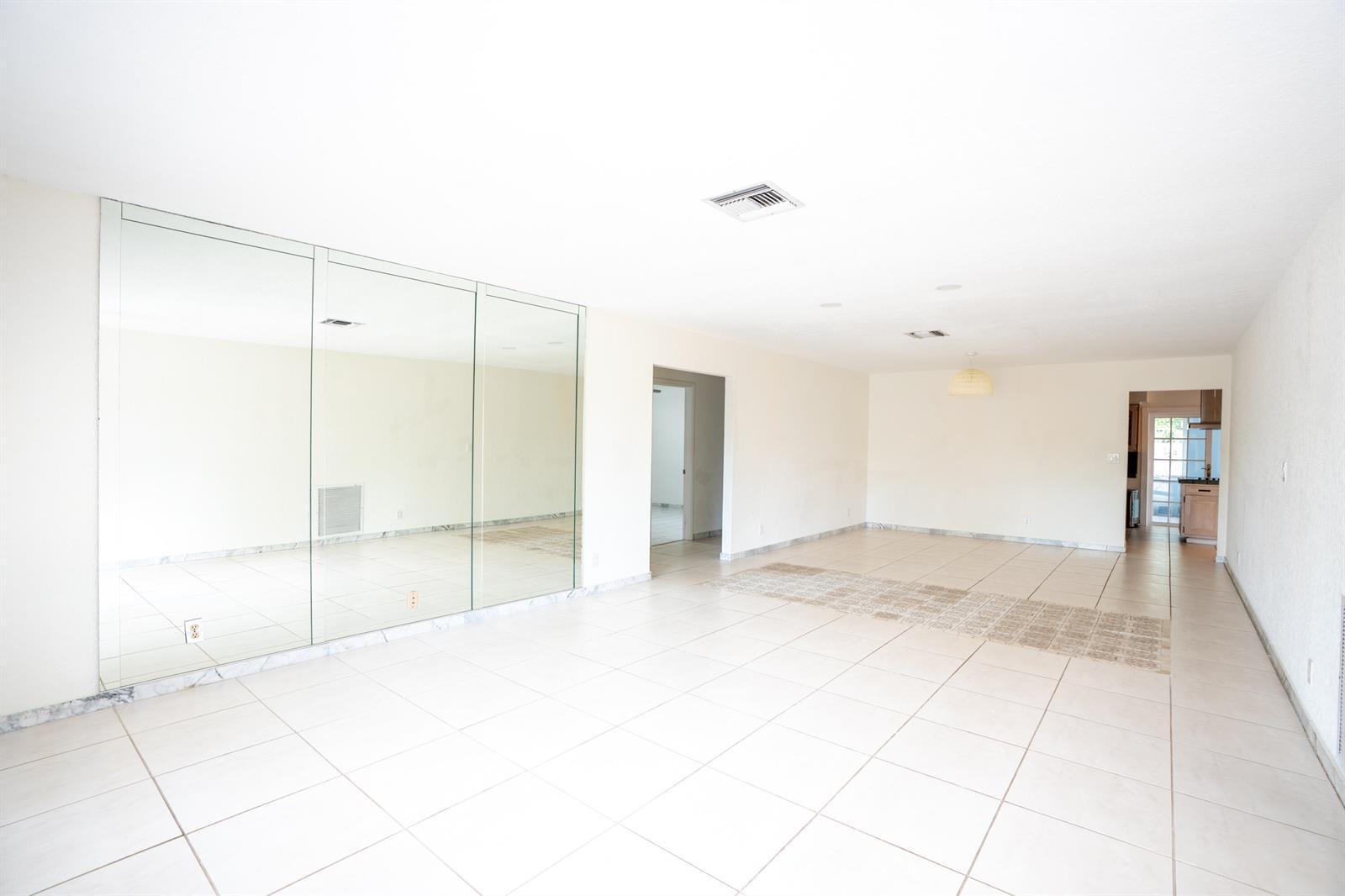 17 SE 8TH Terrace, Deerfield Beach FL 33441 photo 3