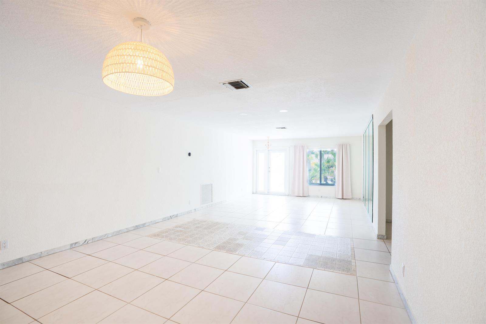 17 SE 8TH Terrace, Deerfield Beach FL 33441 photo 4