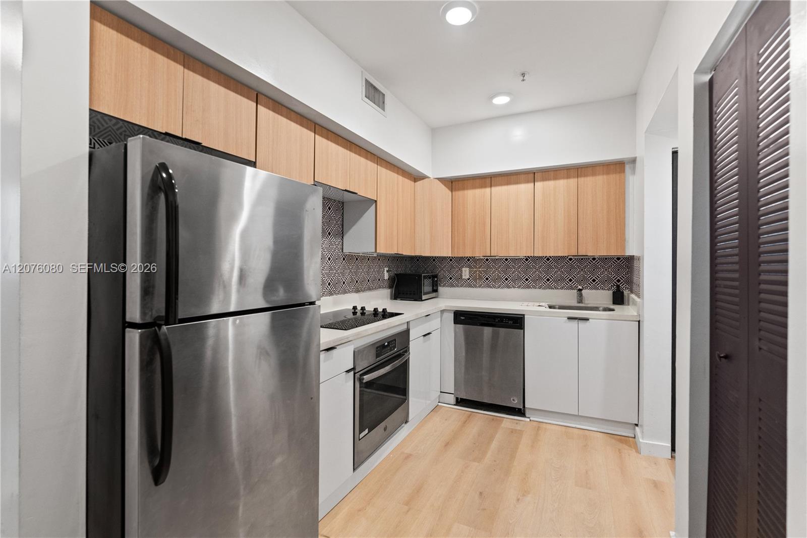 810 7th St # 102, Miami Beach FL 33139 photo 2