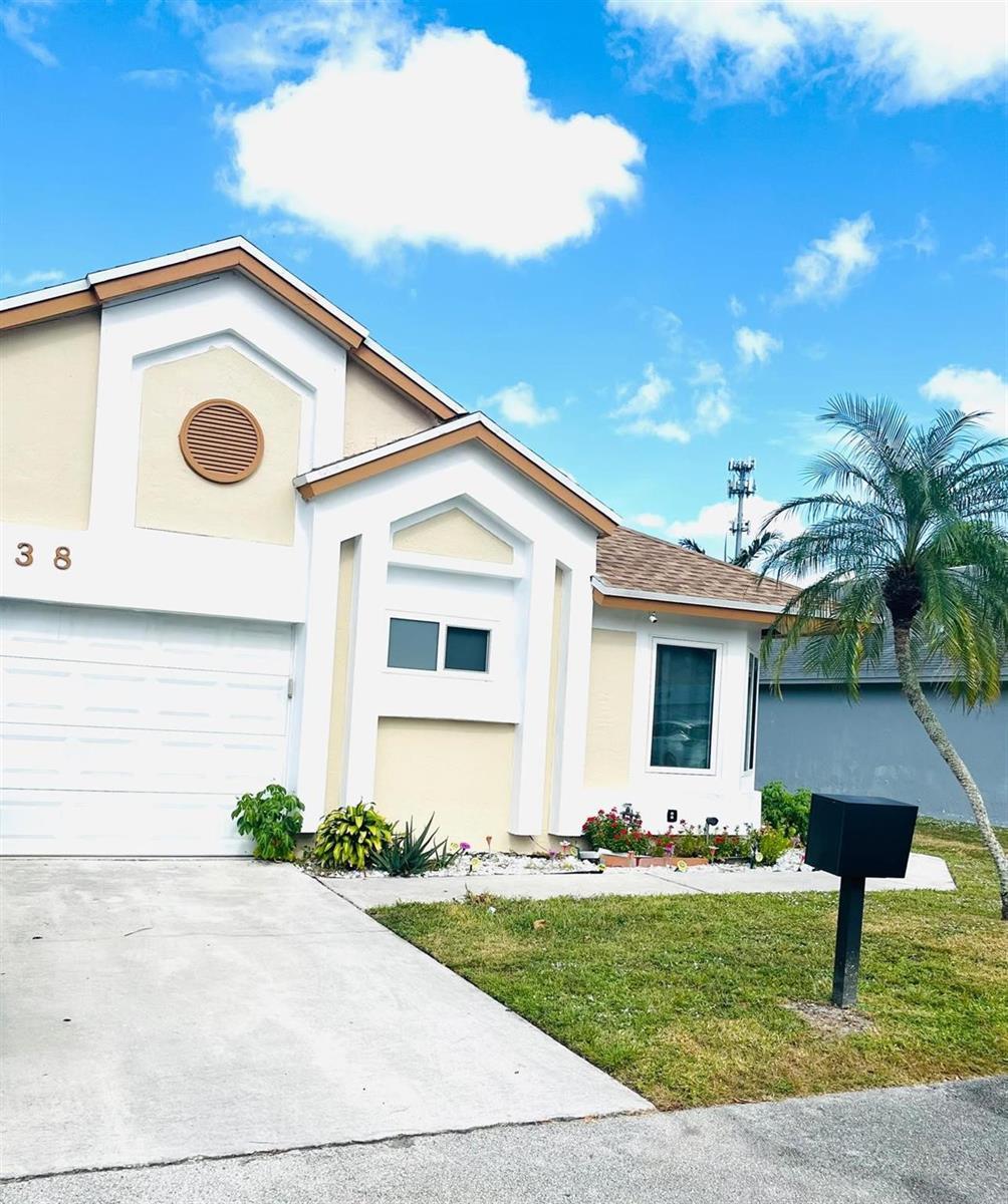 838 E PALM RUN Drive, North Lauderdale FL 33068 photo 2