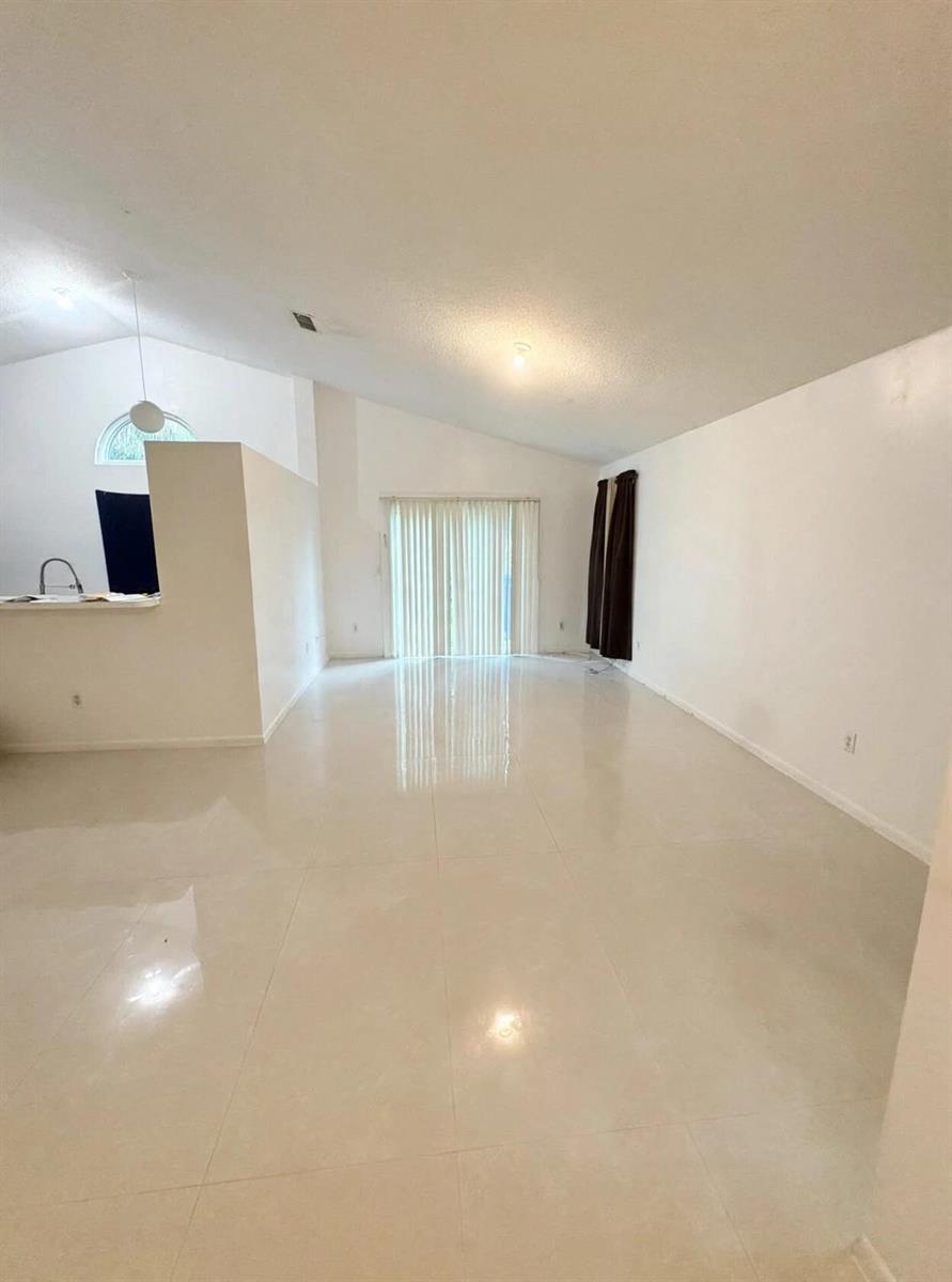 838 E PALM RUN Drive, North Lauderdale FL 33068 photo 5