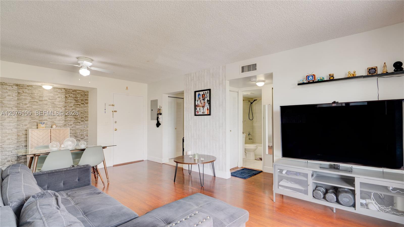 8320 NW 8th St # 302, Miami FL 33126 photo 3