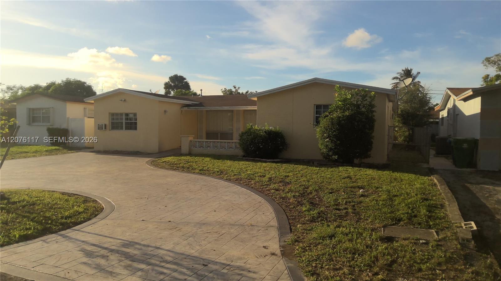 7829 Embassy Blvd, Miramar FL 33023 photo 2
