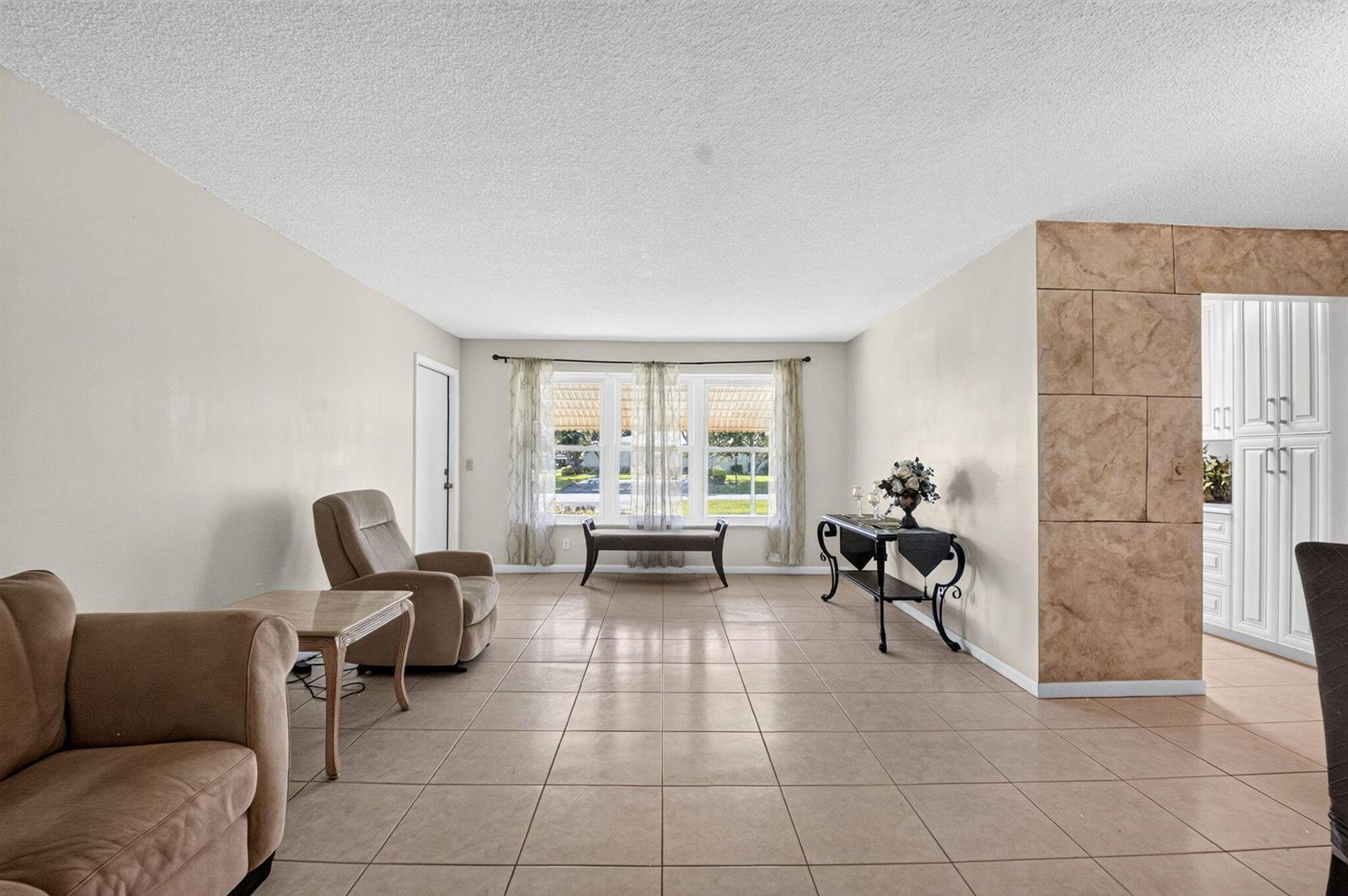 7205 W OAKRIDGE Circle, Lake Worth FL 33462 photo 5