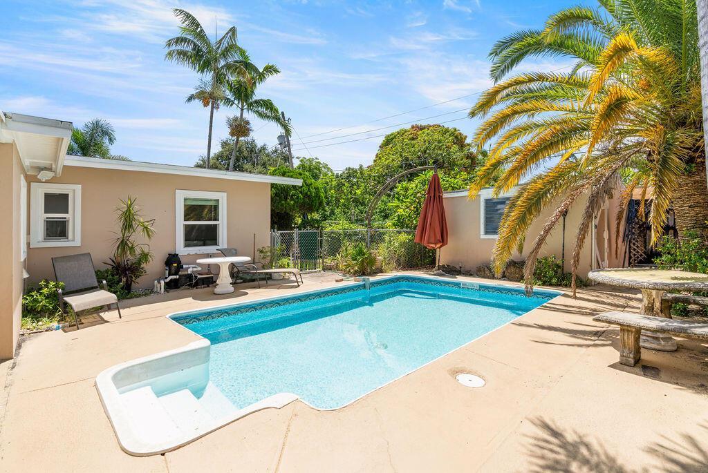 916 W DUVAL Street, Lantana FL 33462 photo 4