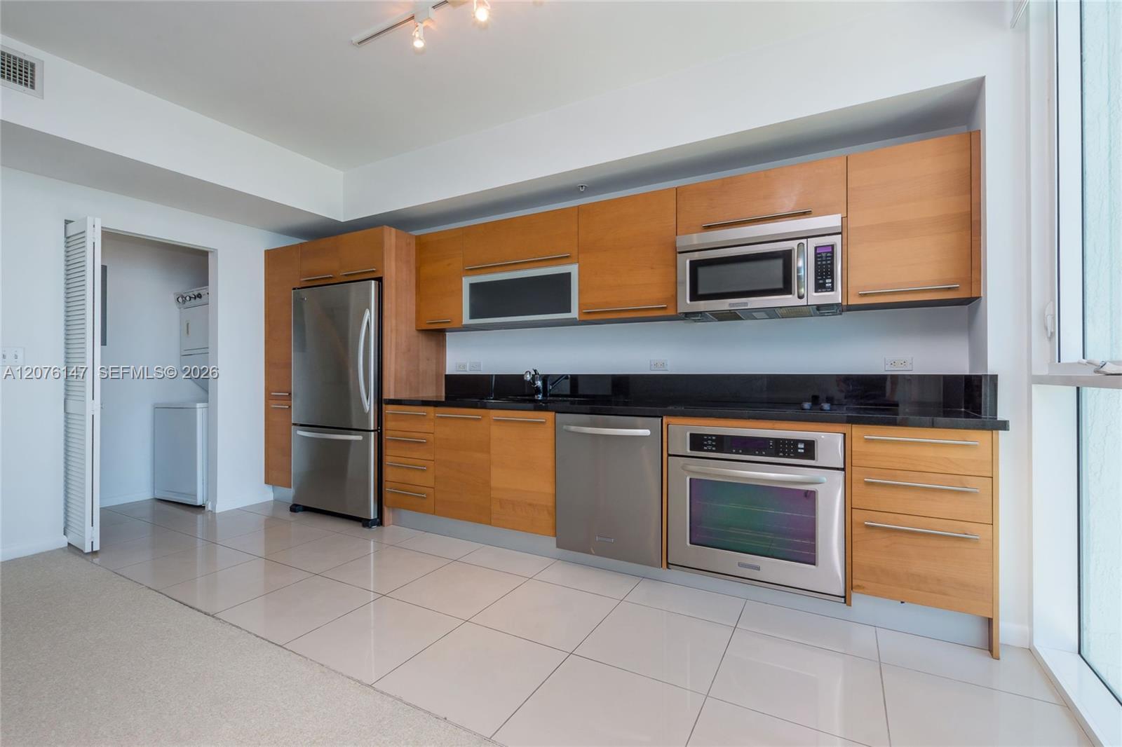 253 NE 2nd St # 3805, Miami FL 33132 photo 4