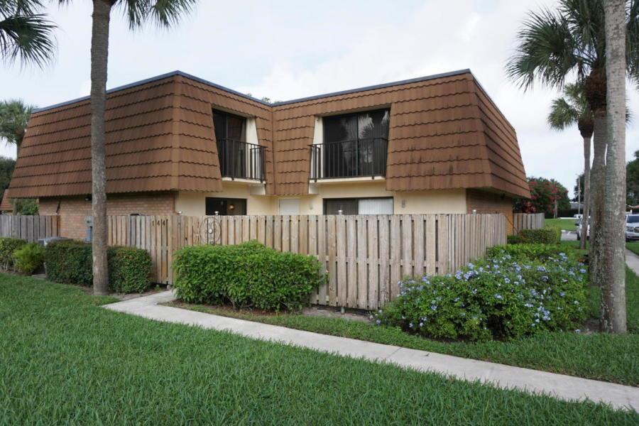 102 Heritage Way, West Palm Beach FL 33407