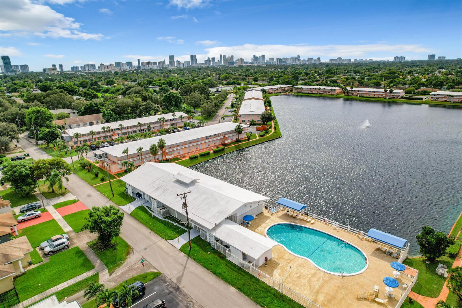 815 SW 10th Terrace # 17V, Hallandale Beach FL 33009
