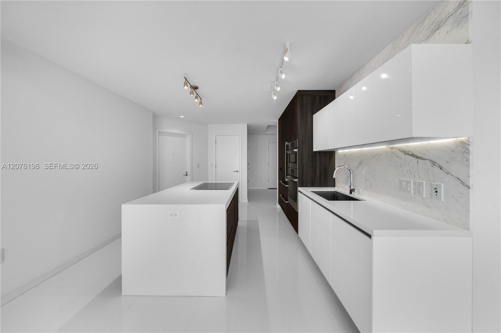 851 NE 1st AVE # 2106, Miami FL 33132 photo 2
