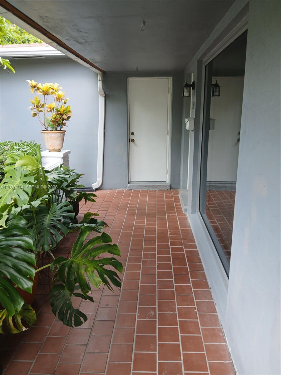 539 S Rainbow Dr # 539, Hollywood FL 33021 photo 2
