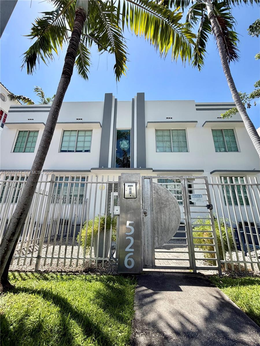 526 15th St # 12, Miami Beach FL 33139 photo 2