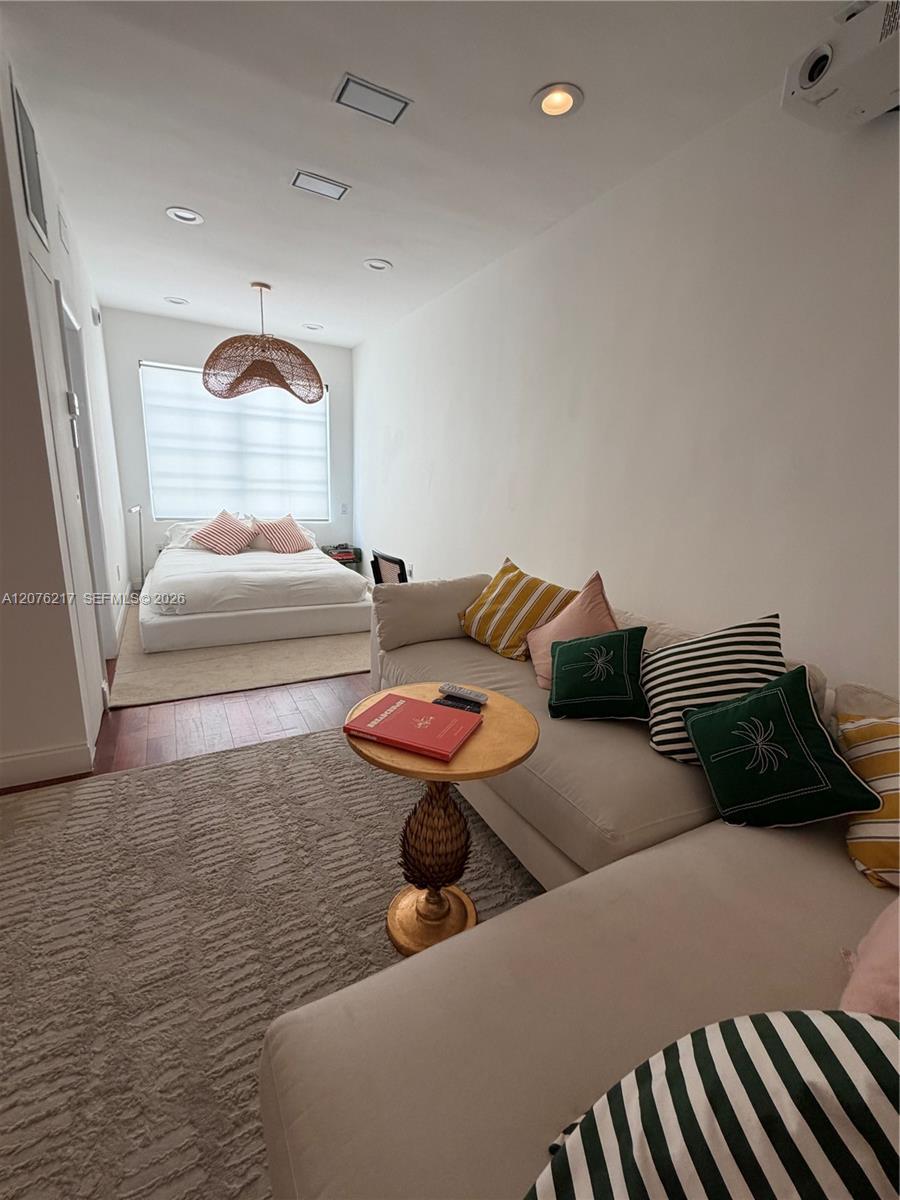 526 15th St # 12, Miami Beach FL 33139