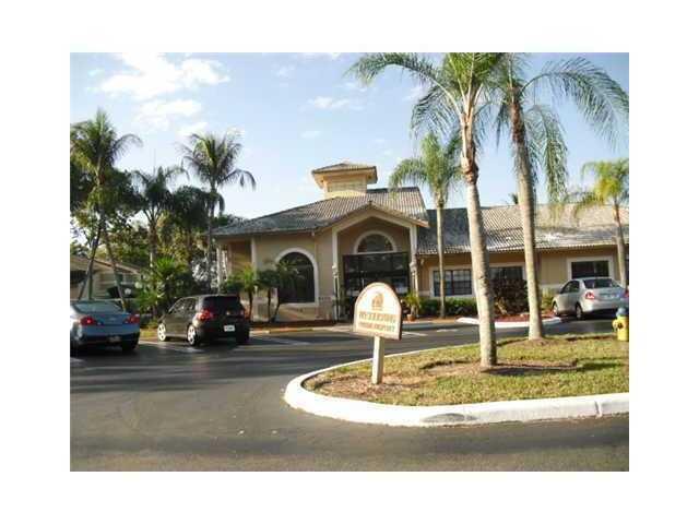 300 PALM Circle W # 204, Pembroke Pines FL 33025 photo 4