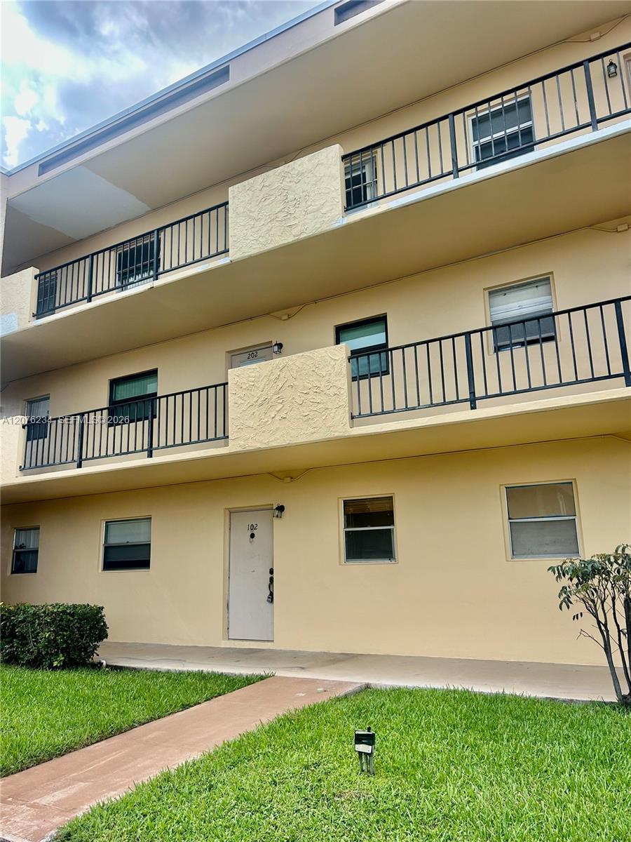 201 Berkley Rd # 102, Hollywood FL 33024 photo 2
