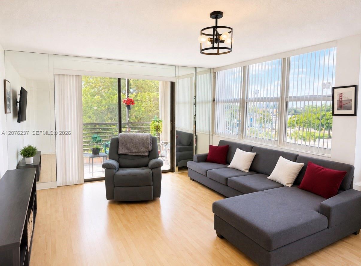 1100 Saint Charles Pl # 504, Pembroke Pines FL 33026 photo 2