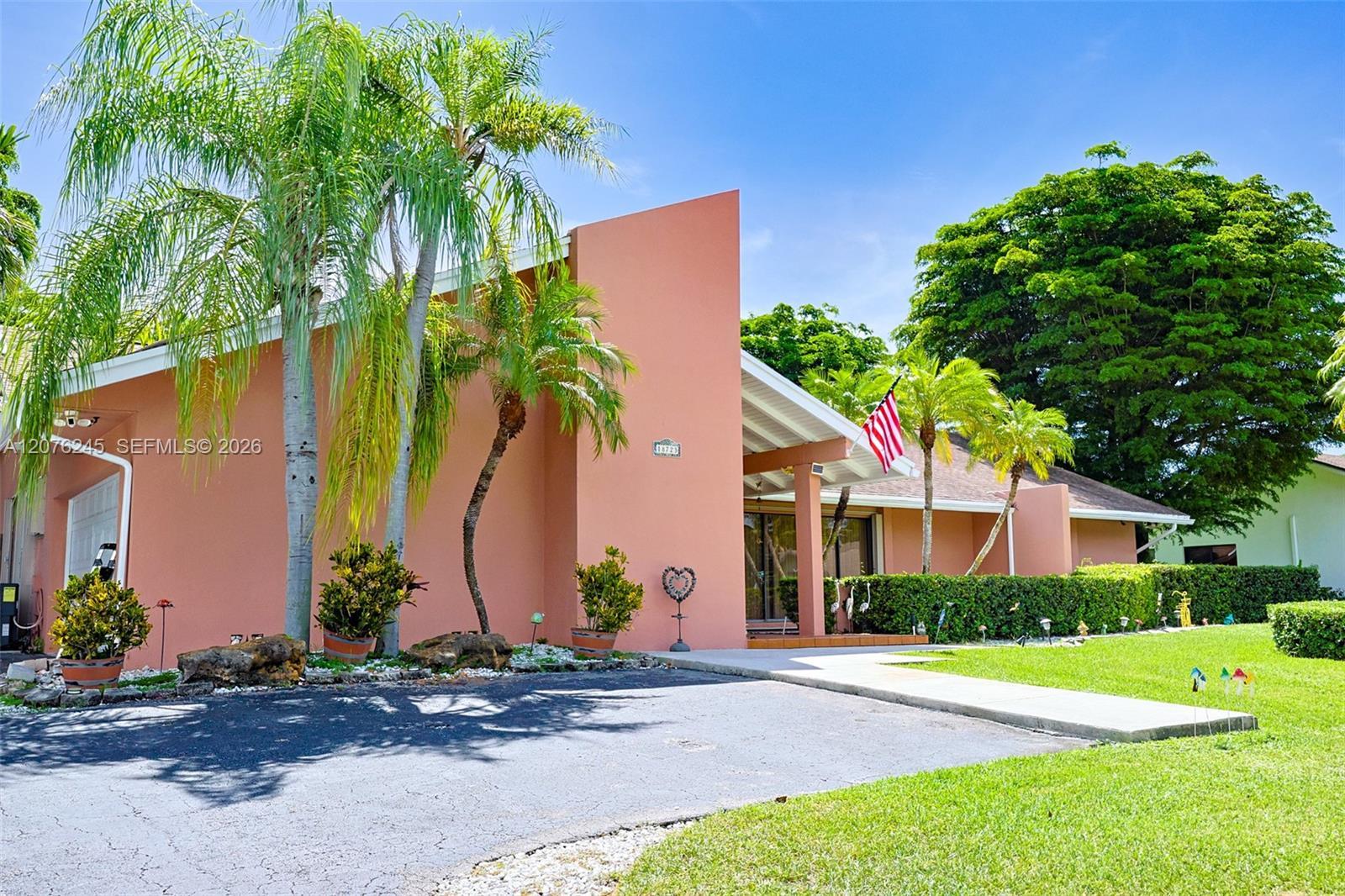 18723 SW 83rd Pl, Cutler Bay FL 33157 photo 2