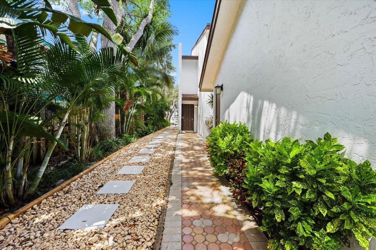 1301 N RIVERSIDE Drive # 1, Pompano Beach FL 33062 photo 2