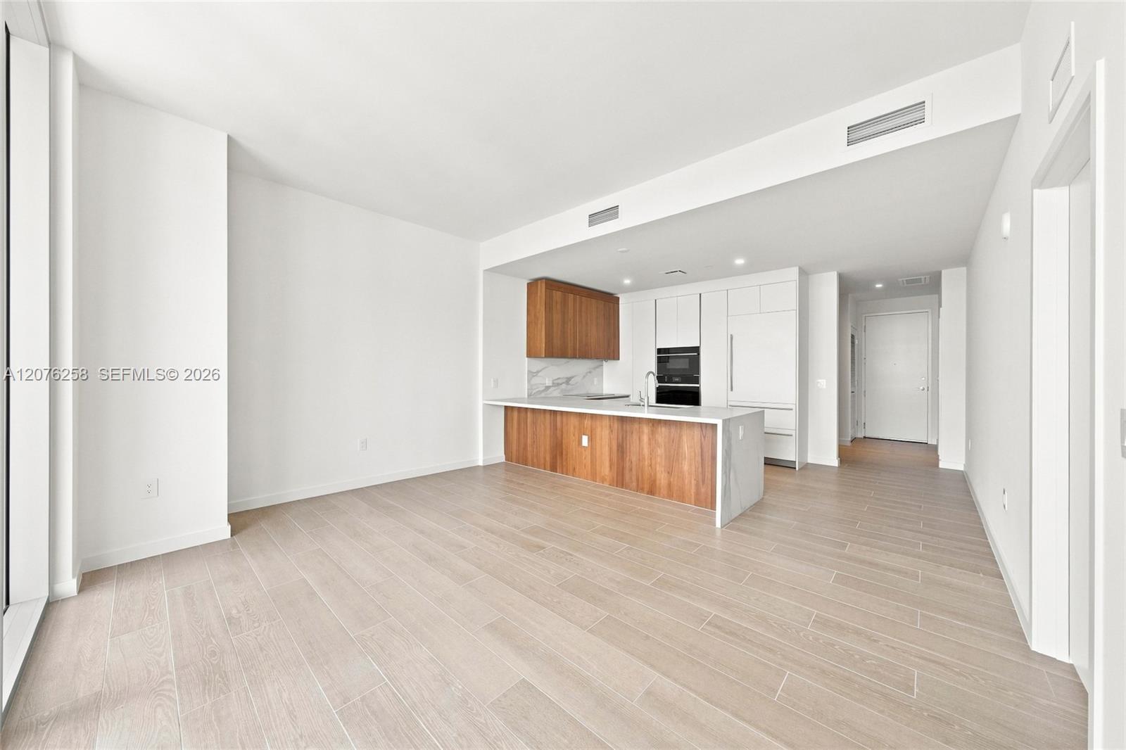 1400 Biscayne Blvd # 708, Miami FL 33132 photo 2