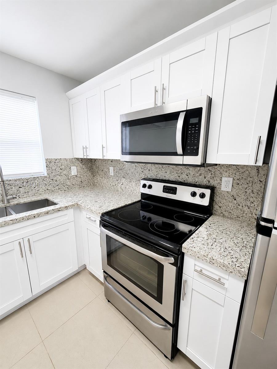 1723 Wiley St, Hollywood FL 33020