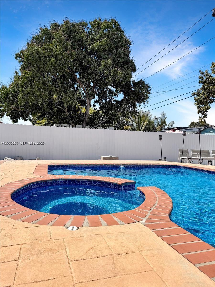 233 W 39th Pl, Hialeah FL 33012 photo 2