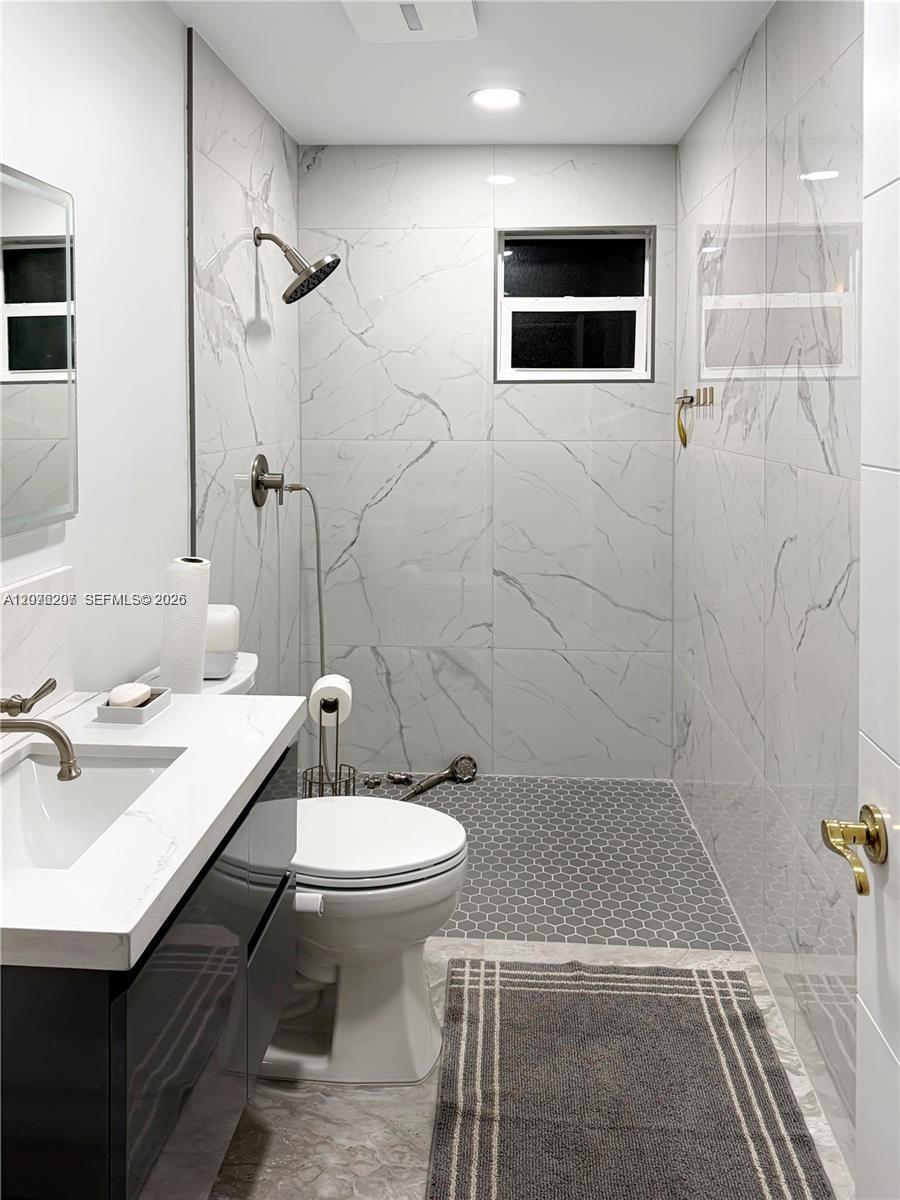 233 W 39th Pl, Hialeah FL 33012 photo 4