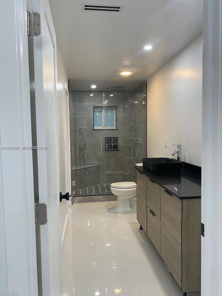 350 W 16th St, Hialeah FL 33010