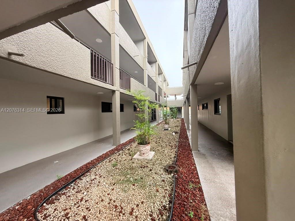5 Olive Dr # 13, Hialeah FL 33010 photo 3