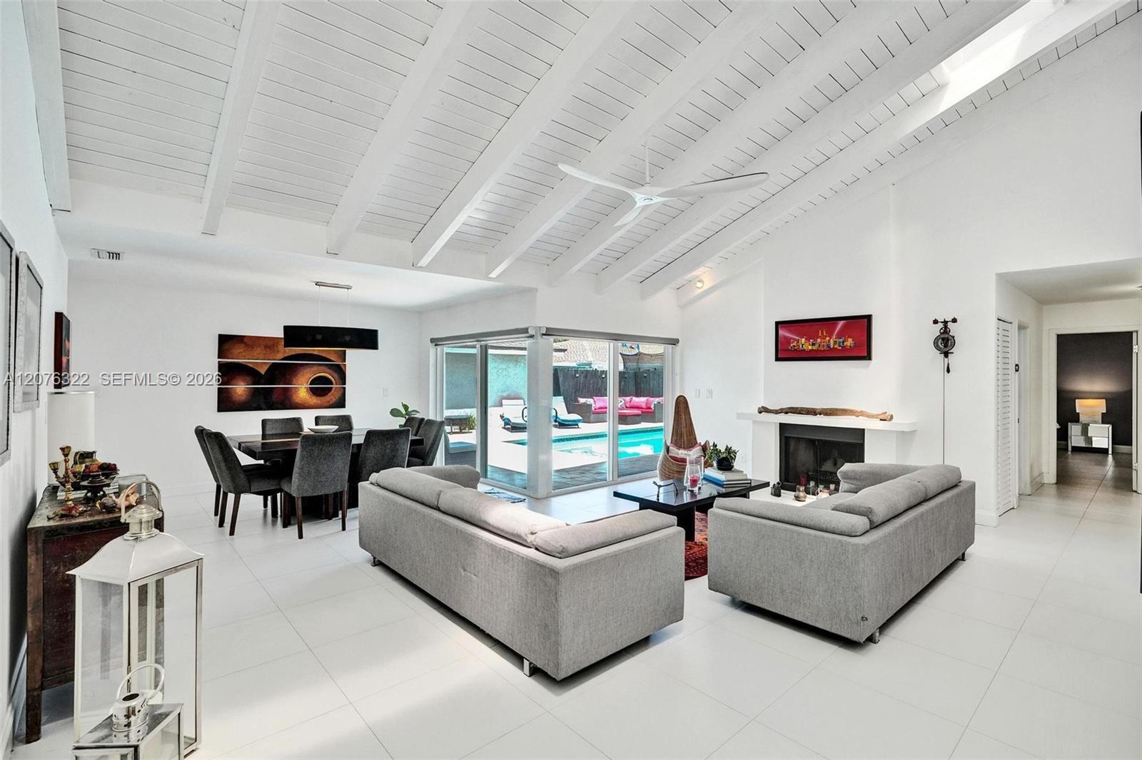 18 Boxwood Rd, Hollywood FL 33021 photo 2