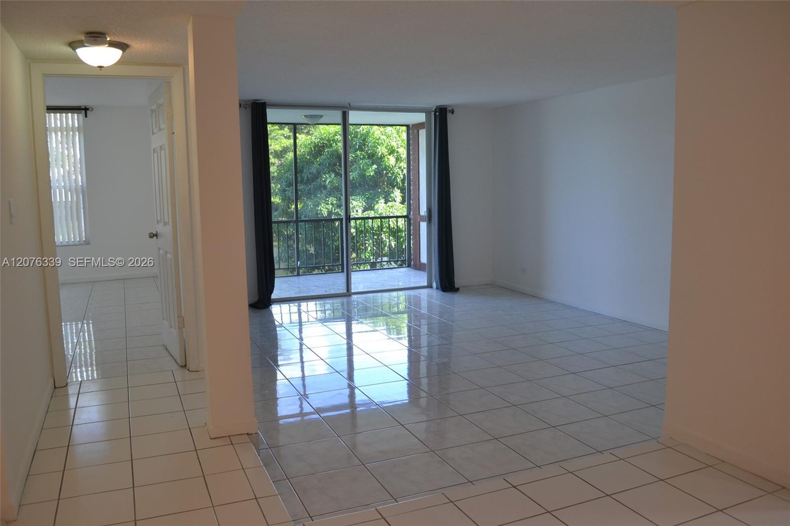 3670 Inverrary Dr # 2D, Lauderhill FL 33319 photo 2