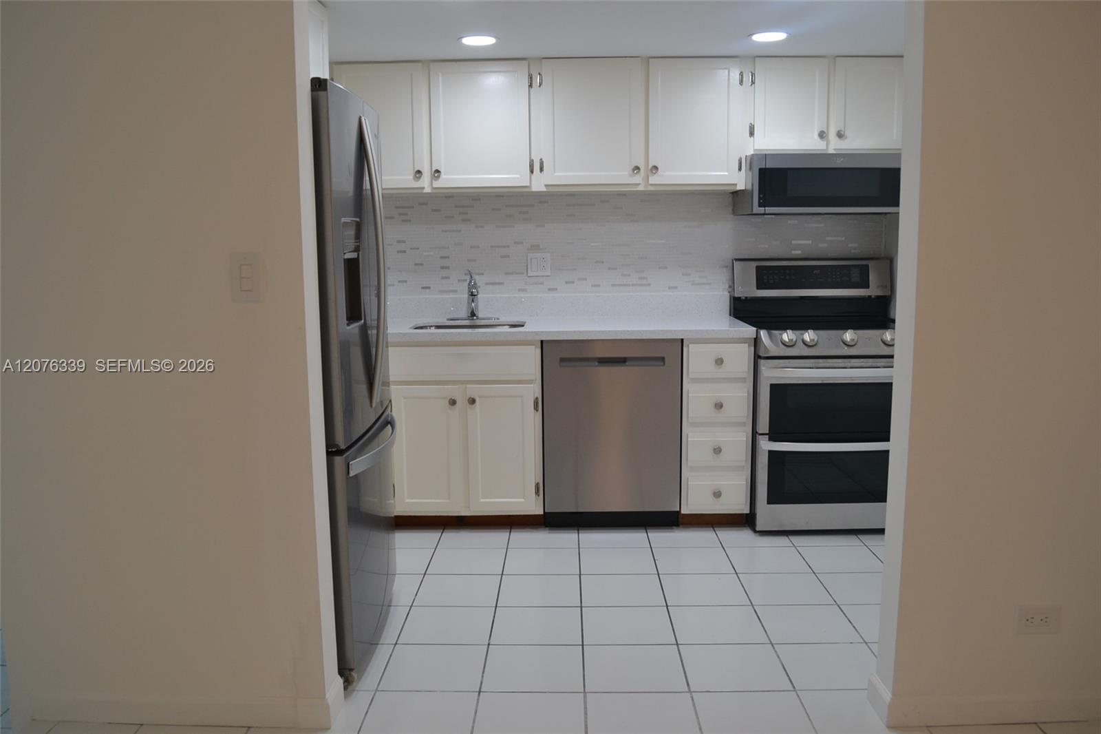 3670 Inverrary Dr # 2D, Lauderhill FL 33319 photo 5