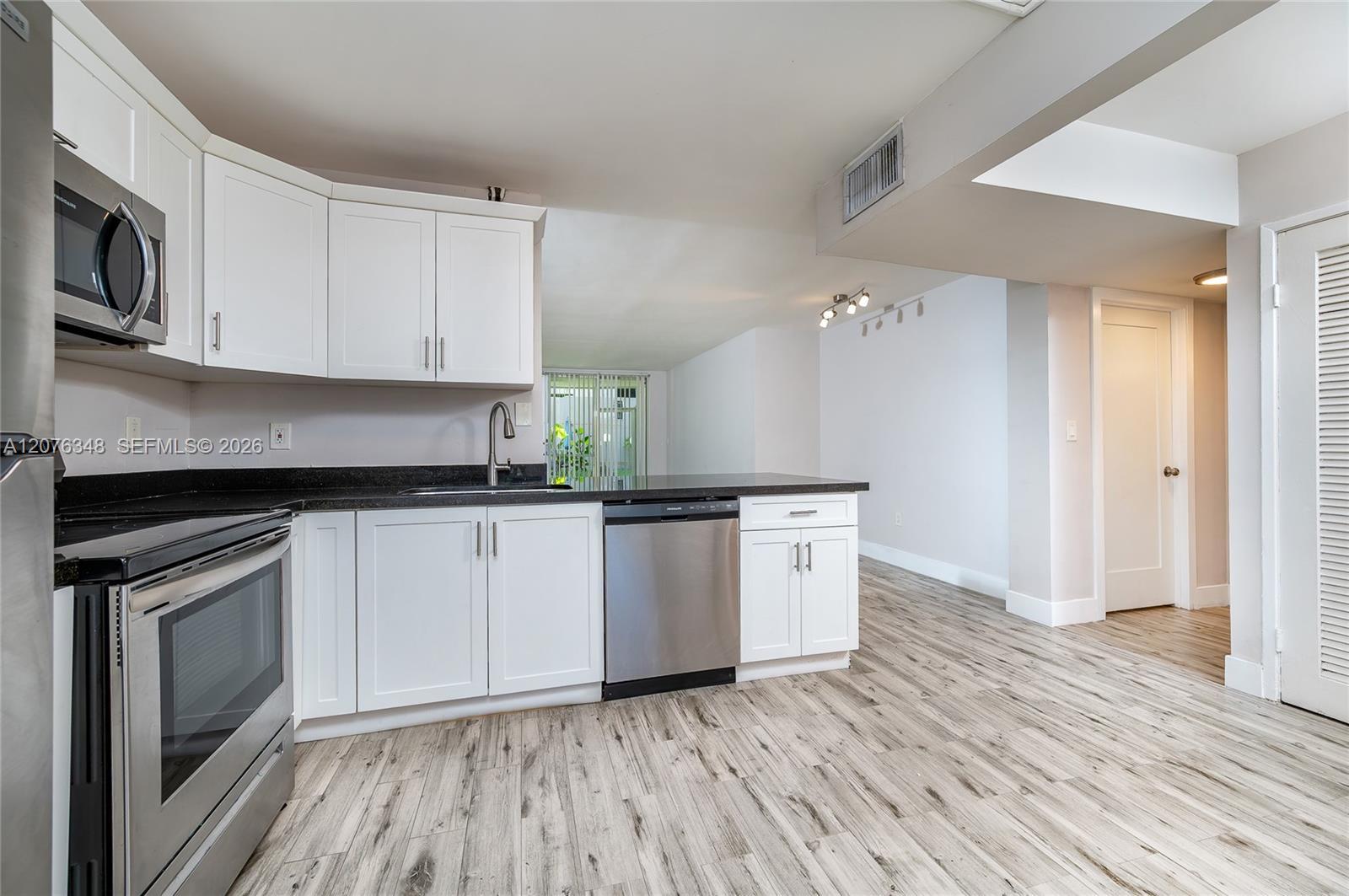1690 NE 191st St # 1, Miami FL 33179 photo 3